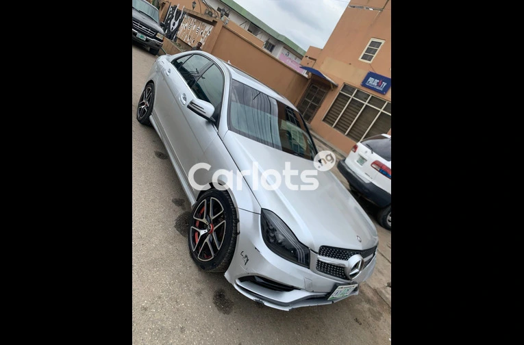 Nigerian Used 2014 Mercedes-Benz C 350 Sport 4dr Sedan for sale in Yaba, Lagos - thumbnail 3