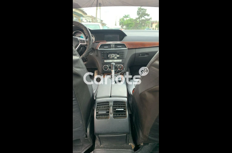 Nigerian Used 2014 Mercedes-Benz C 350 Sport 4dr Sedan for sale in Yaba, Lagos - photo 5 of 7