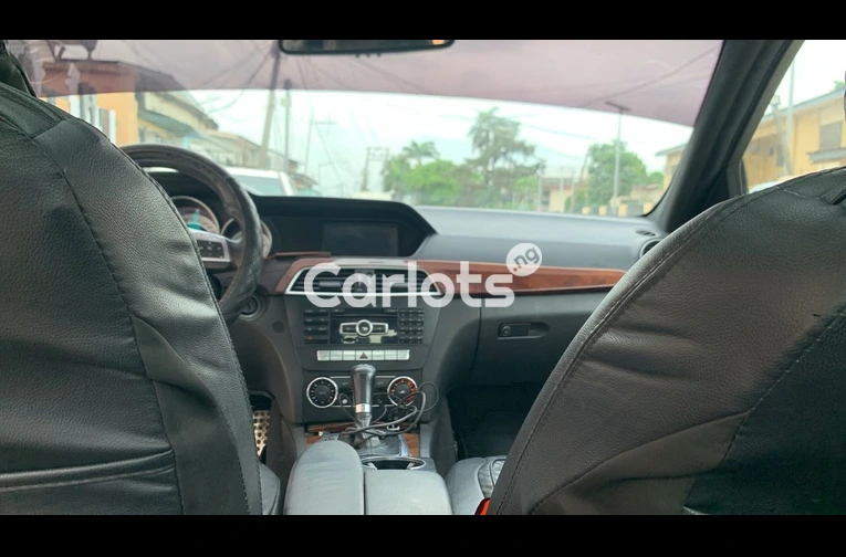 Nigerian Used 2014 Mercedes-Benz C 350 Sport 4dr Sedan for sale in Yaba, Lagos - photo 6 of 7