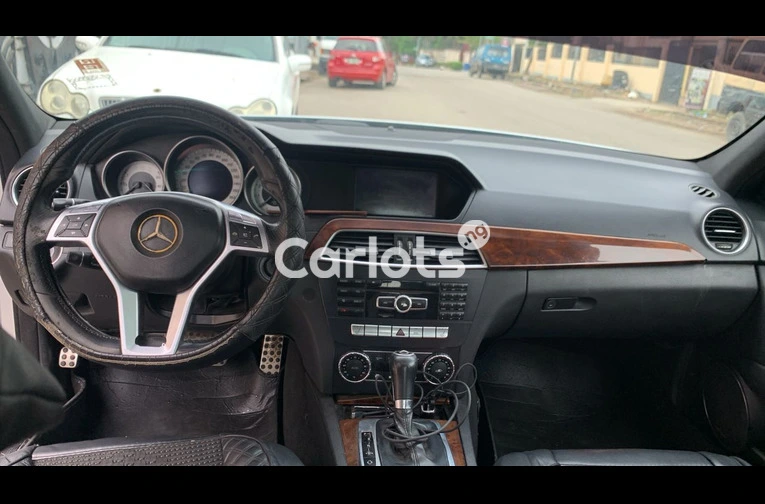 Nigerian Used 2014 Mercedes-Benz C 350 Sport 4dr Sedan for sale in Yaba, Lagos - photo 7 of 7