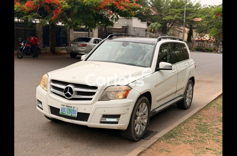 2010 MERCEDES BENZ GLK 350 for sale in Abuja, FCT - photo 1 of 7