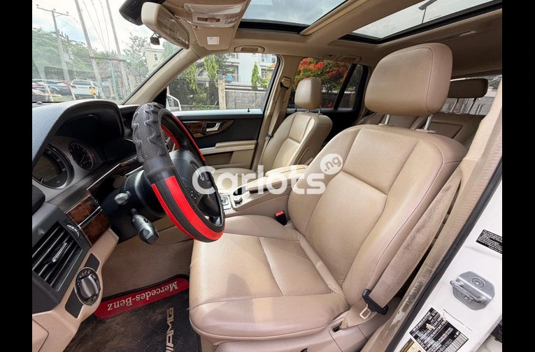 2010 MERCEDES BENZ GLK 350 for sale in Abuja, FCT - thumbnail 4