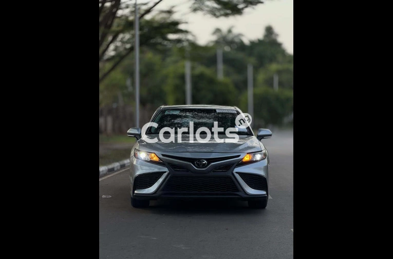 2022 TOYOTA CAMRY SE for sale in Asokoro, FCT - thumbnail 2