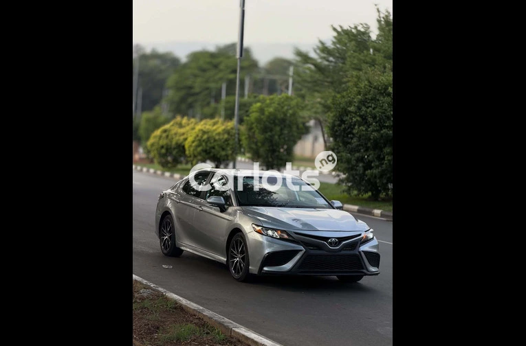2022 TOYOTA CAMRY SE - 3/7