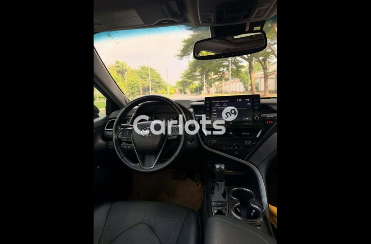 Clean 2021 Toyota Camry AWD - 4/7