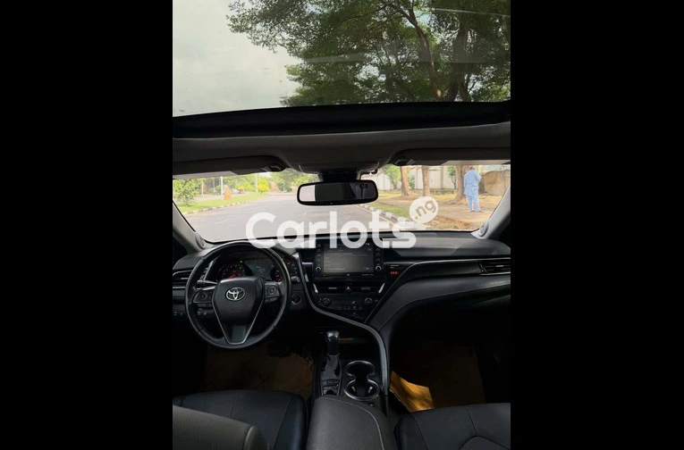 Clean 2021 Toyota Camry AWD - 5/7