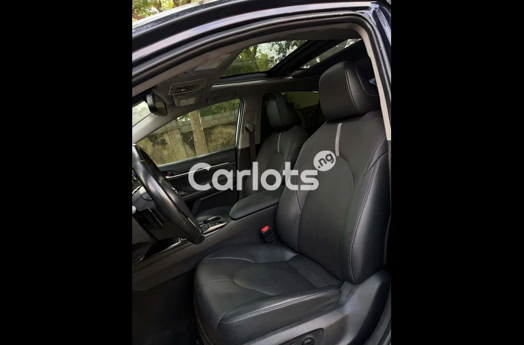 Clean 2021 Toyota Camry AWD - 6/7