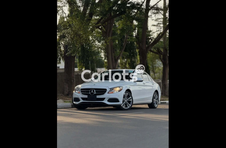 2015 MERCEDES-BENZ C300 - 2/7