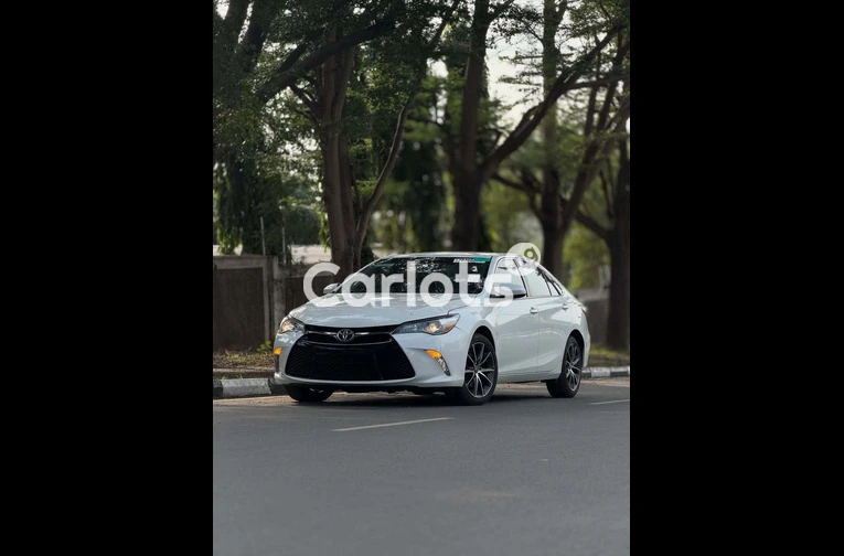 2017 TOYOTA CAMRY XSE