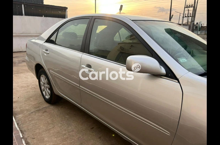 Nigerian Used Toyota Camry 2006 for sale in Lagos - thumbnail 3