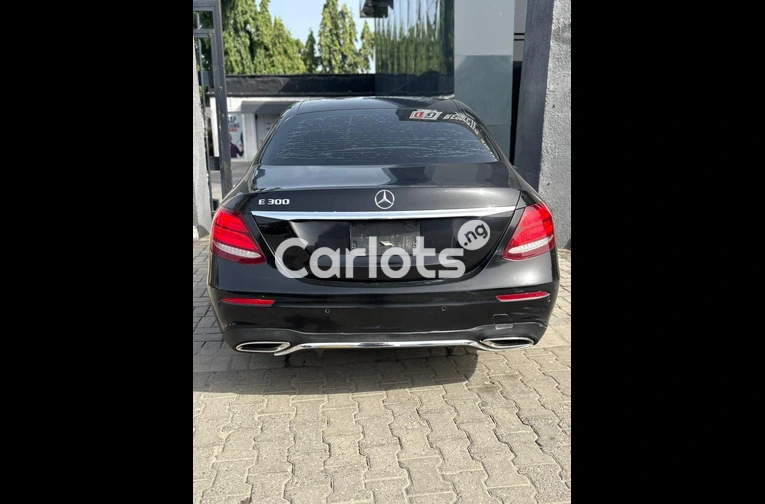 Locally used 2018 MERCEDES BENZ E300 for sale in Lagos - thumbnail 2