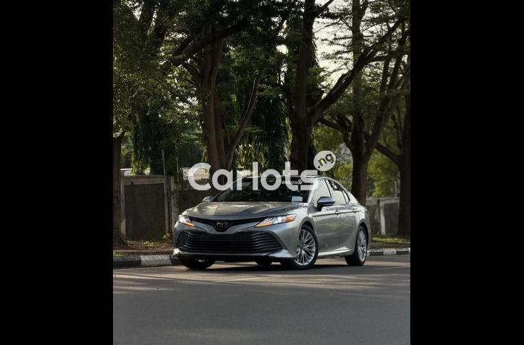 Foreign Used 2018 TOYOTA CAMRY XLE for sale in Asokoro