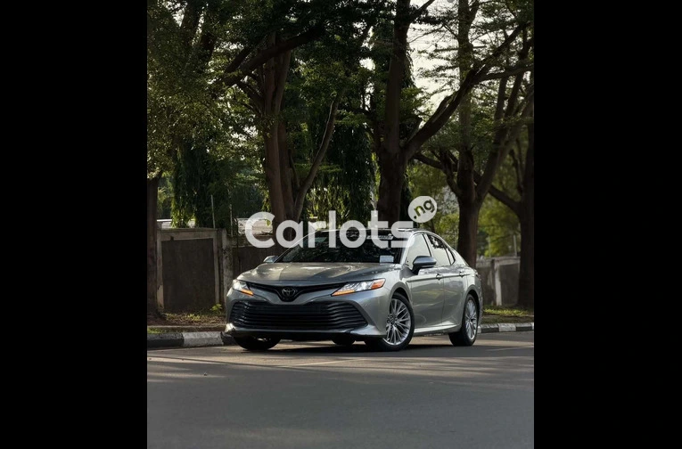 Foreign Used 2018 TOYOTA CAMRY XLE