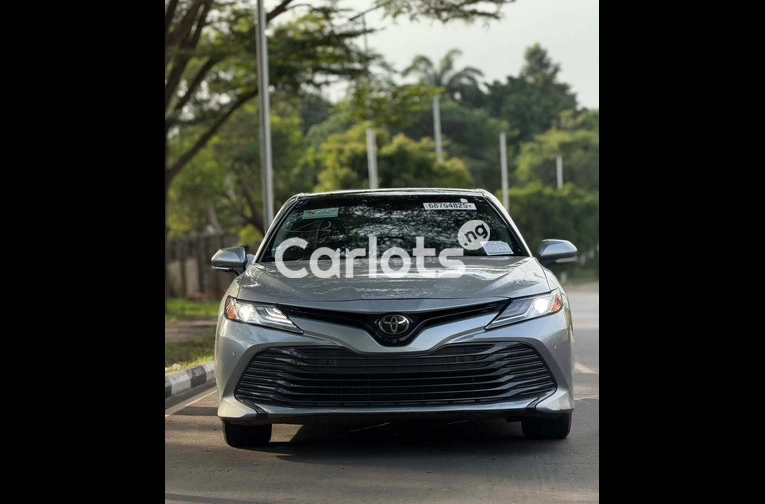 Foreign Used 2018 TOYOTA CAMRY XLE for sale in Asokoro, FCT - thumbnail 2