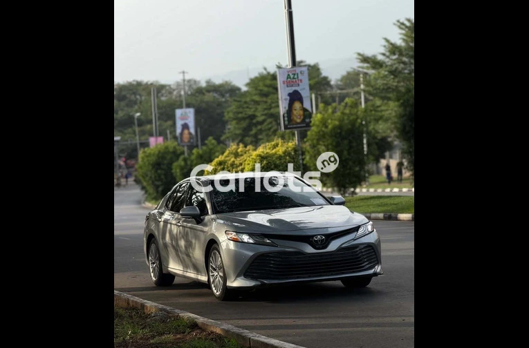 Foreign Used 2018 TOYOTA CAMRY XLE - 3/7