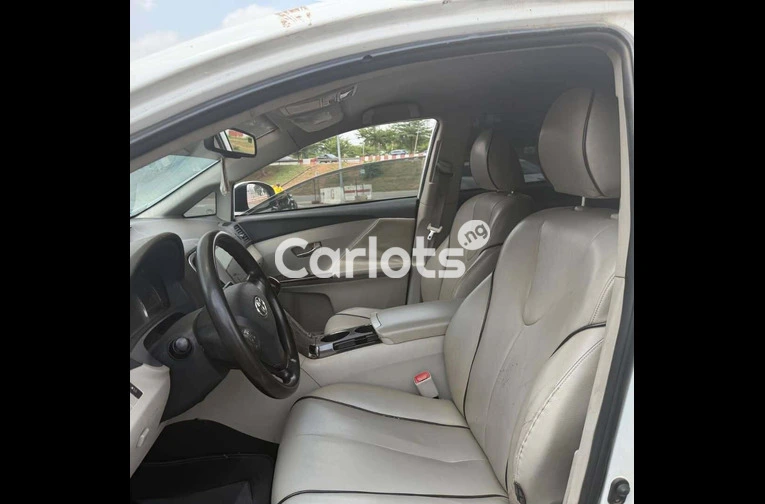 2011 KEYLESS TOYOTA VENZA for sale in Abuja, FCT - thumbnail 3
