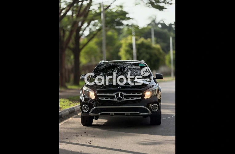 Foreign Used 2018 MERCEDES-BENZ GLA250 for sale in Asokoro, FCT - photo 2 of 7