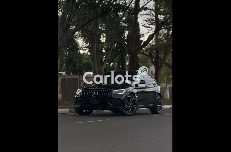Clean 2017 MERCEDES-BENZ GLC300