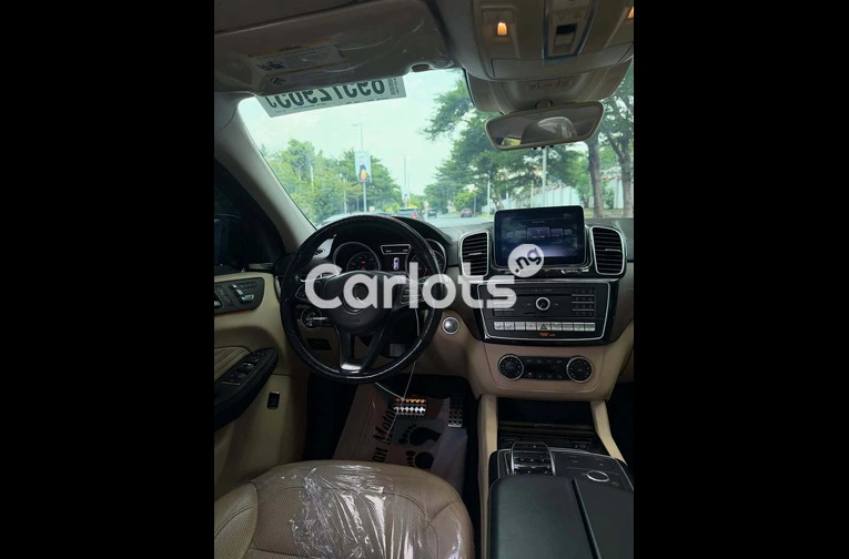 Clean 2017 MERCEDES-BENZ GLE43 COUPE - 4/7