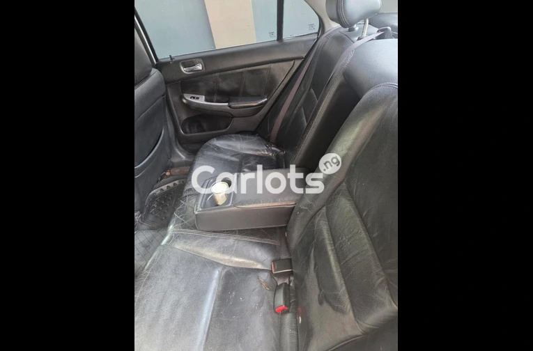Nigerian Used Honda Accord 2004 White for sale in Lagos - photo 6 of 7