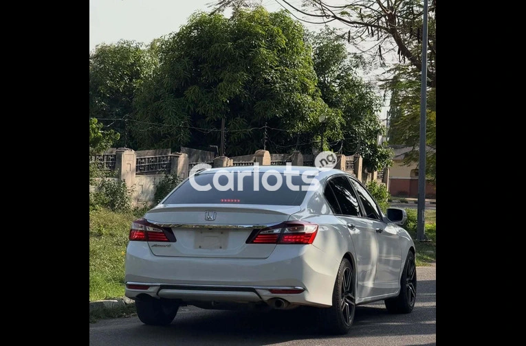 2017 UPGRADED HONDA ACCORD FULL OPTION for sale in Abuja, FCT - thumbnail 6