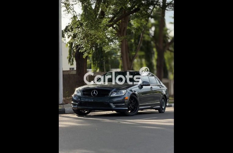 Clean 2013 MERCEDES-BENZ C300 for sale in Asokoro, FCT - thumbnail 2