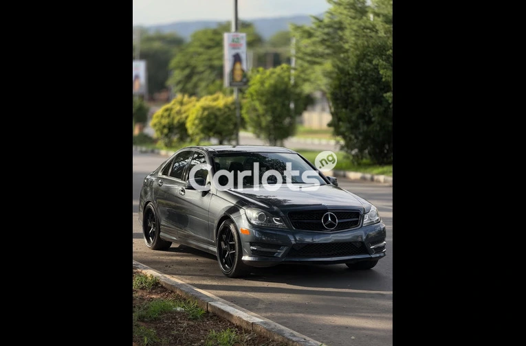 Clean 2013 MERCEDES-BENZ C300 for sale in Asokoro, FCT - thumbnail 3