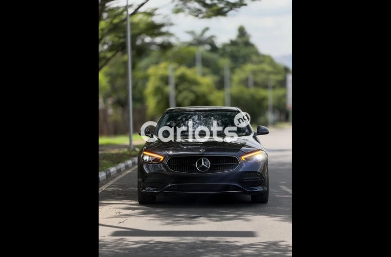 2022 MERCEDES-BENZ C300