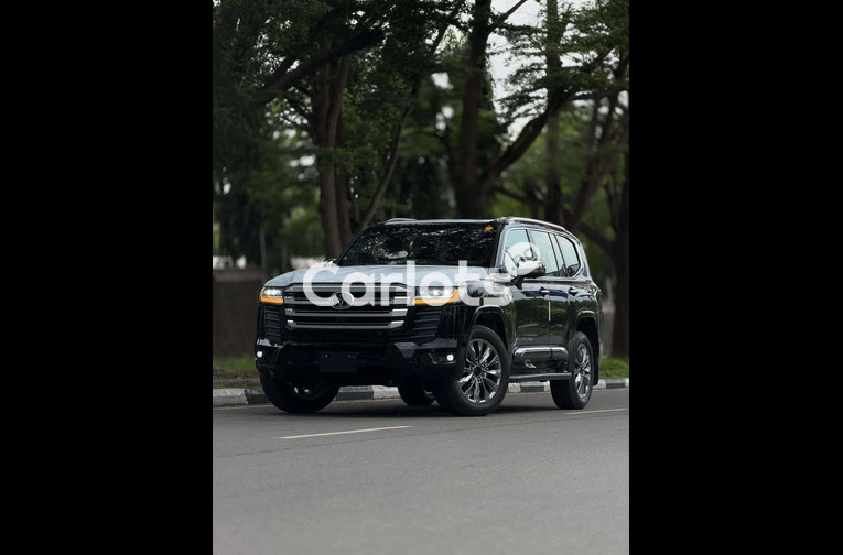 Brand New 2026 Toyota Land Cruiser - 1/7