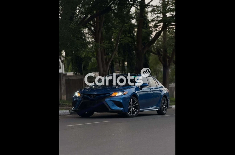 2018 Toyota Camry SE - 1/7
