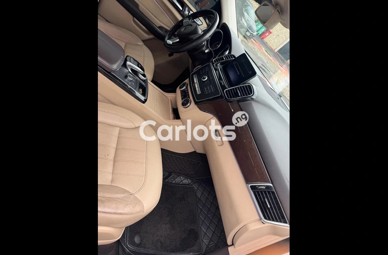 FOREIGN USED 2018 MERCEDES BENZ GLE350 HIGH SPECIFICATION for sale in Amuwo Odofin, Lagos - thumbnail 3