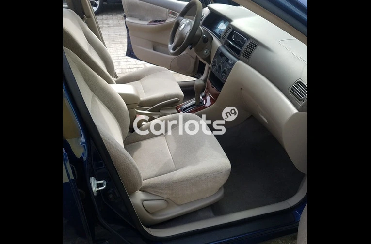 2004 TOYOTA COROLLA LE - 3/4