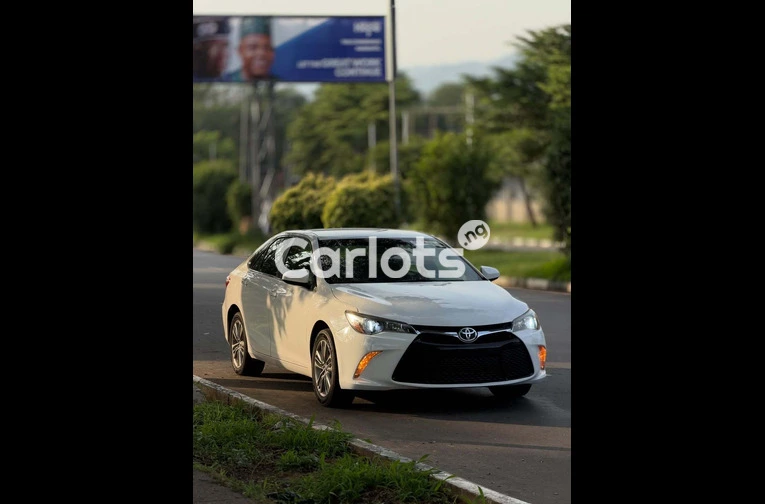 Foreign Used 2017 Toyota Camry SE for sale in Asokoro, FCT - photo 3 of 7