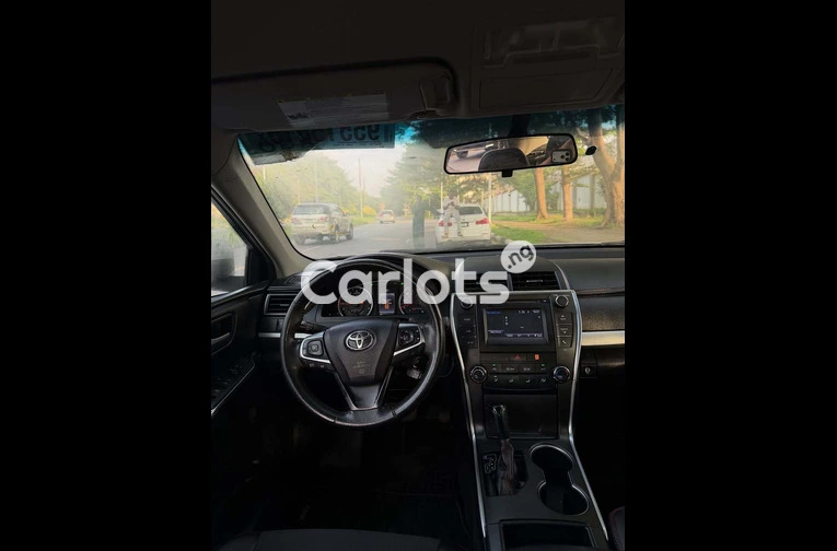 Foreign Used 2017 Toyota Camry SE - 4/7