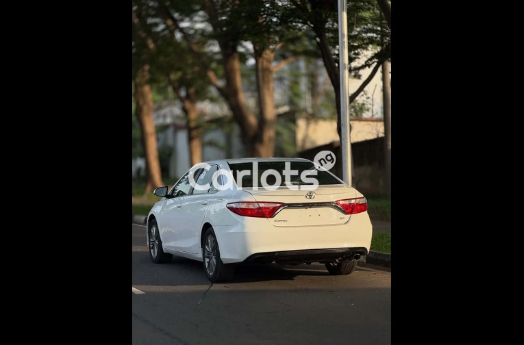Foreign Used 2017 Toyota Camry SE - 7/7