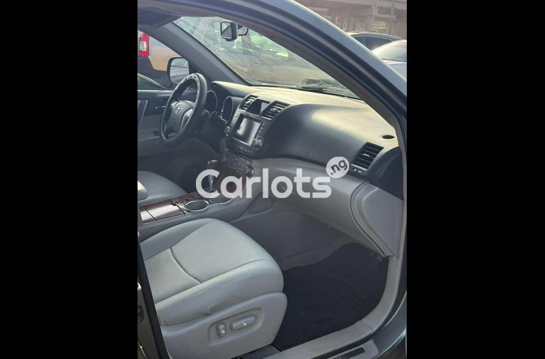 Neatly used 2009 Toyota Highlander - 4/7