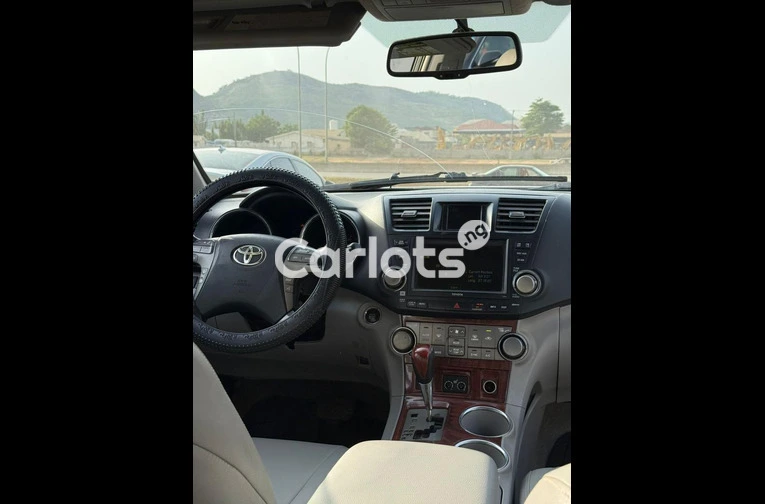 Neatly used 2009 Toyota Highlander - 5/7