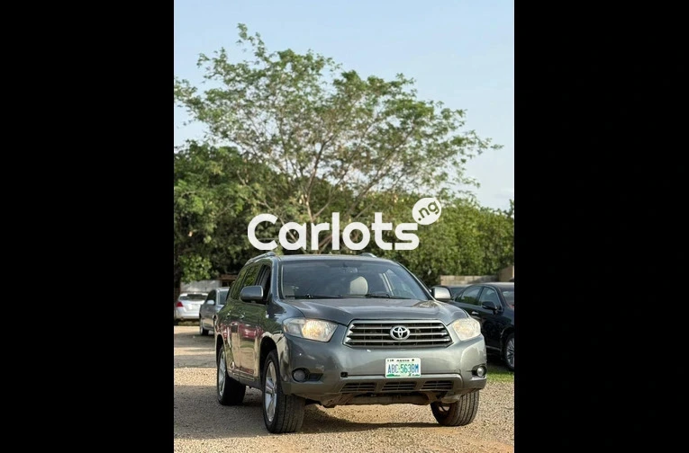 Neatly used 2009 Toyota Highlander - 1/7