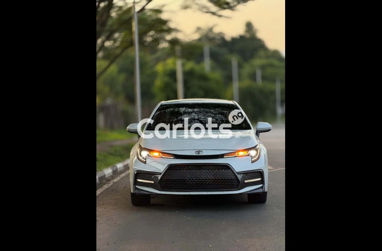 Foreign Used 2019 Toyota Corolla SE - 2/7