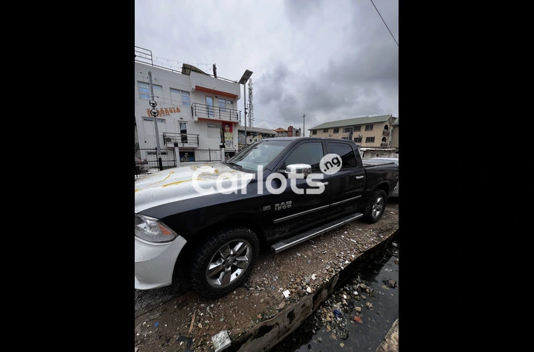 2015 Ram 1500 Crew Cab Automatic – Nigerian Used for sale in Ikeja, Lagos - photo 1 of 3