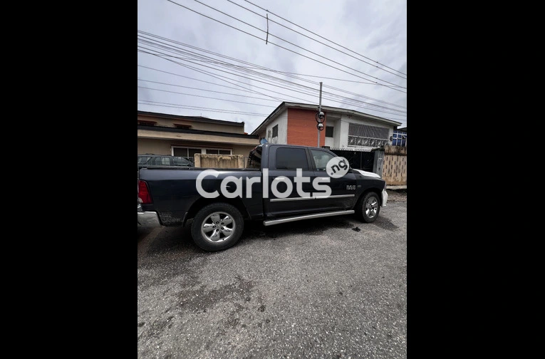 2015 Ram 1500 Crew Cab Automatic – Nigerian Used for sale in Ikeja, Lagos - photo 2 of 3