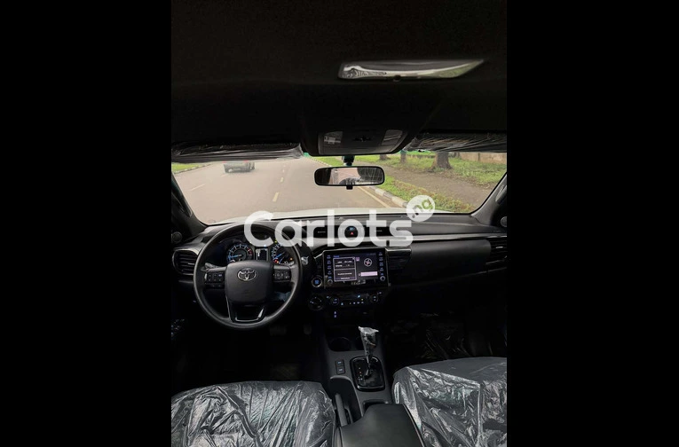 2025 Toyota Hilux SR5 Adventure - 5/7