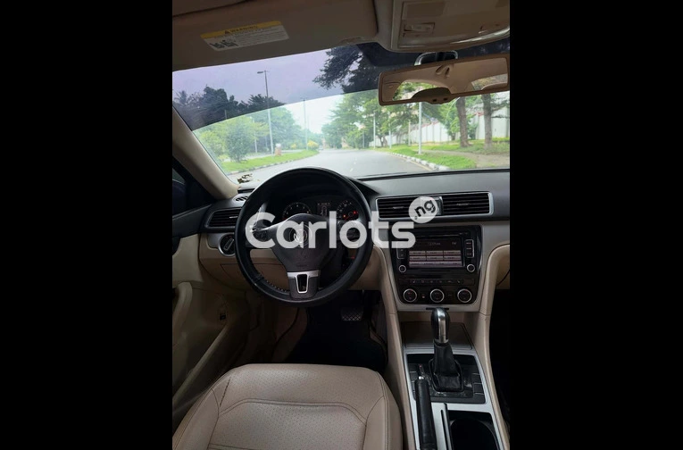2012 Volkswagen Passat SE - 4/7
