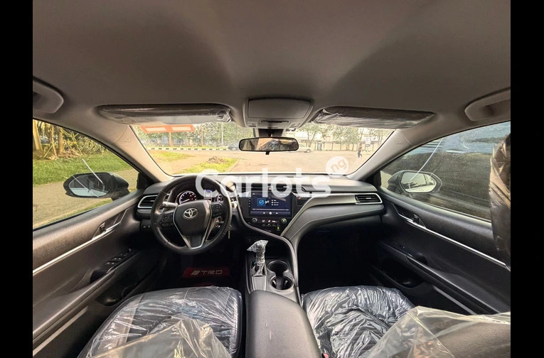 2018 TOYOTA CAMRY SE - 3/7