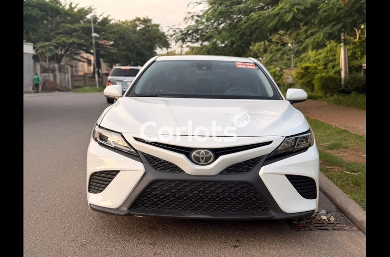 2018 TOYOTA CAMRY SE - 5/7