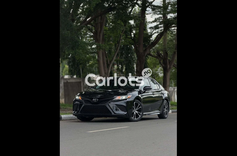 2018 Toyota Camry SE - 1/7