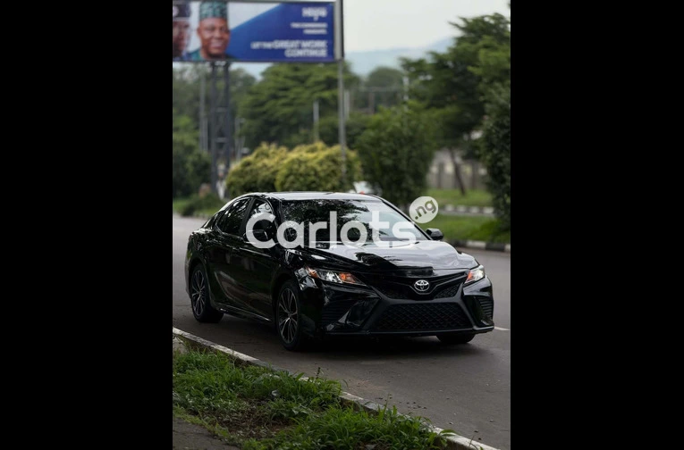 2018 Toyota Camry SE for sale in Asokoro, FCT - photo 3 of 7