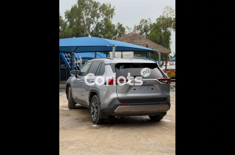 2021 TOYOTA RAV4 HYBRID - 6/7