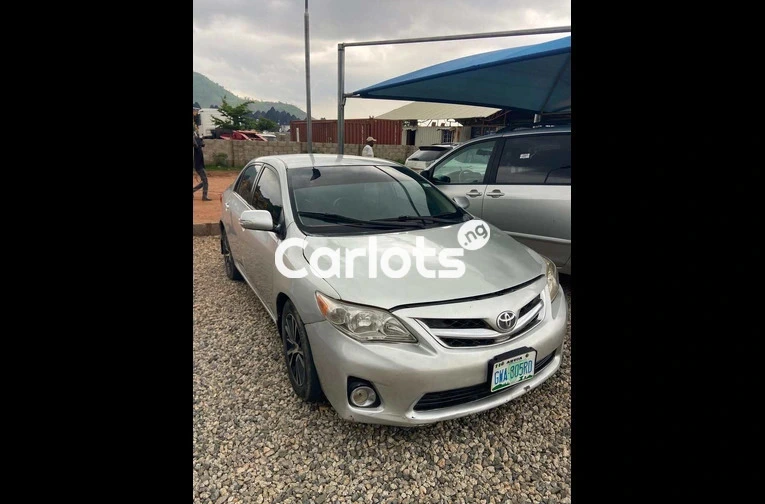 2010 Toyota corolla - 1/7