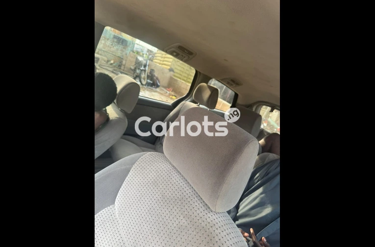 2008 Toyota sienna, foreign used clean condition for sale in Ibeju, Lagos - thumbnail 3